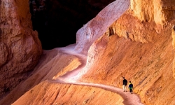 Hiking in Bryce Canyon National Park Hiking in Bryce Canyon National Park